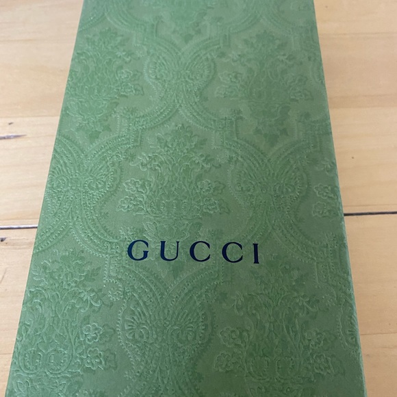 Brand new woman’s Gucci Wallet in box w Tote bag and box &willing to negotiate:) - Picture 3 of 3